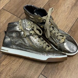 MICHAEL KORS GOLD SNEAKERS